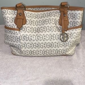 Gianni Bernini purse great for anyone